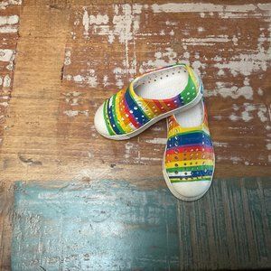 Native Shoes Unisex-Child Rainbow Print Sneaker |  Little Kids Size 8